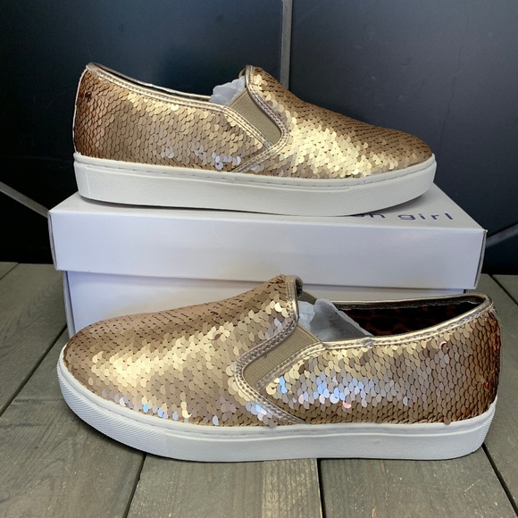 Steve Madden Other - Madden Girl Lovin Champagne Gold Slip Ons Youth